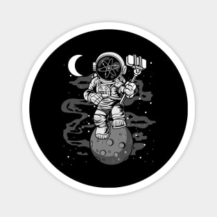 Astronaut Selfie Cosmos Crypto ATOM Coin To The Moon Token Cryptocurrency Wallet HODL Birthday Gift For Men Women Kids Magnet